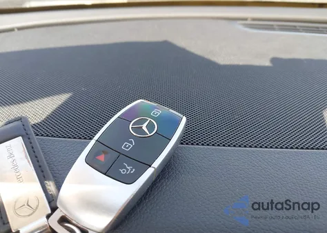 2020 Mercedes-Benz E 350 z USA, uszkodzony, nr VIN W1KZF8DB8LA829032